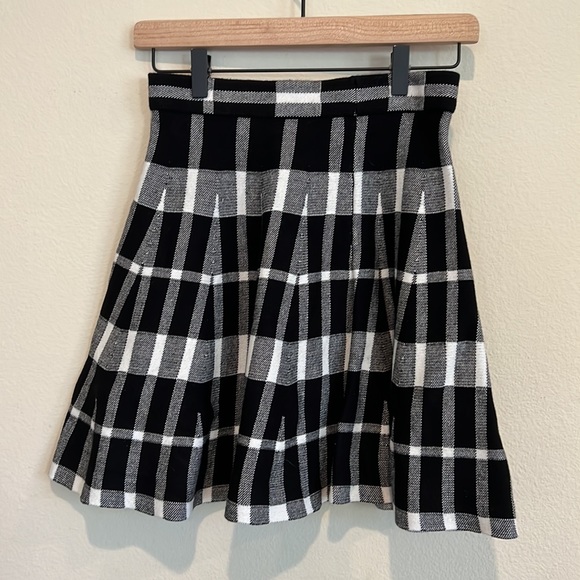 F21 Pleated Skirt - Picture 3 of 7